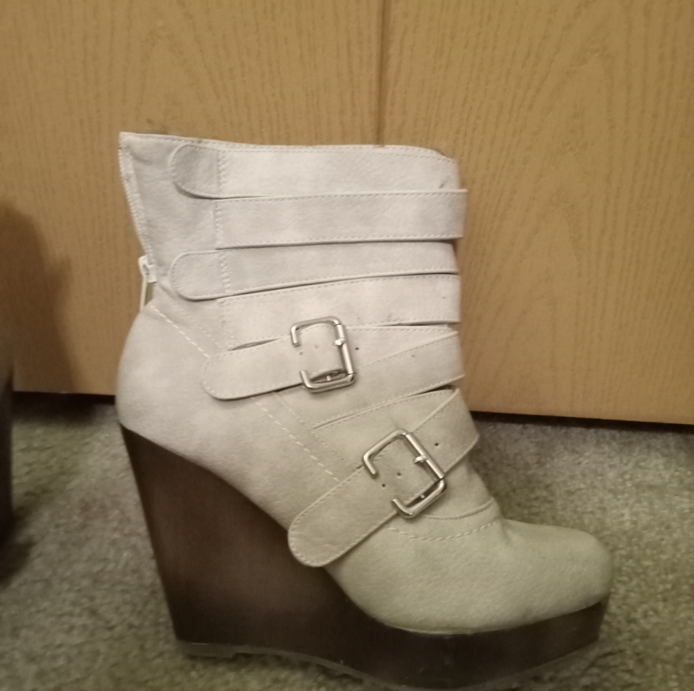 Not rated wedge booties. Send me an offer!